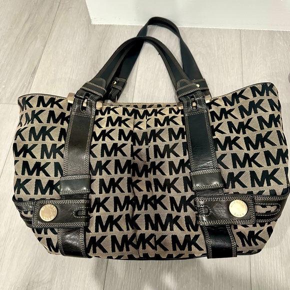 Michael Kors Shoulder Bag - Picture 1 of 5